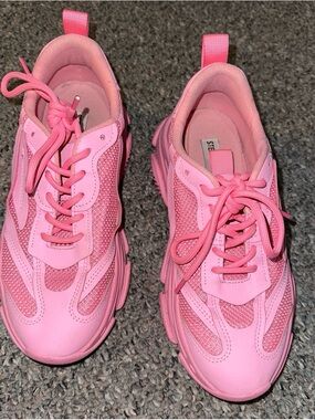 Women’s Steve Madden Chunky Pink Fashion Sneakers size 9